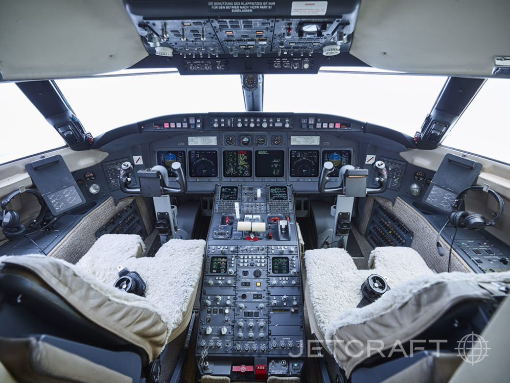 2003 Bombardier Challenger 604 S/N 5565