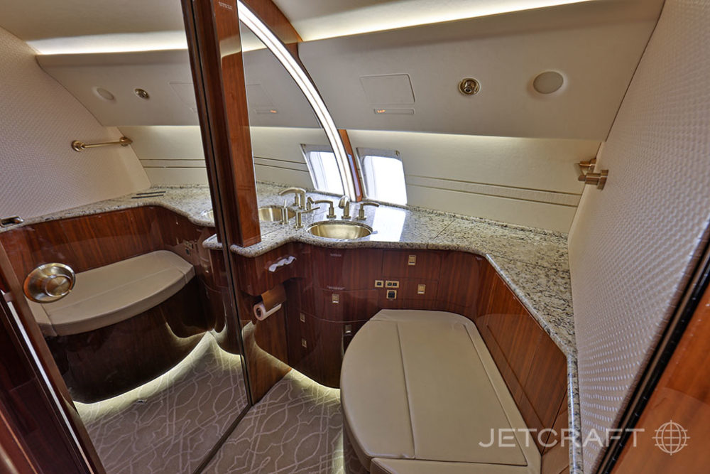 2008 Bombardier Challenger 605 S/N 5737