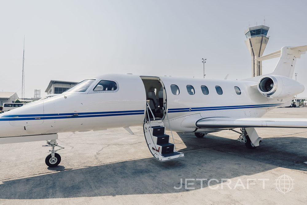 2015 Embraer Phenom 300 S/N 50500329