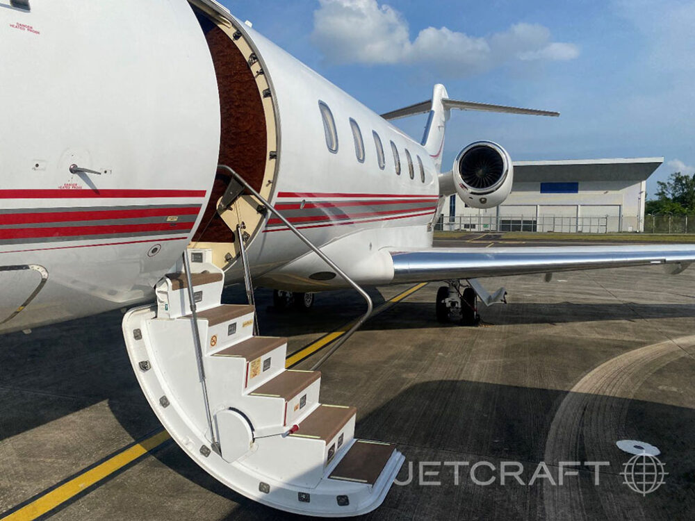 2006 Bombardier Challenger 300 S/N 20106