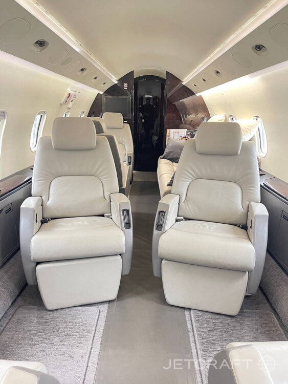2004 Bombardier Challenger 300 S/N 20016