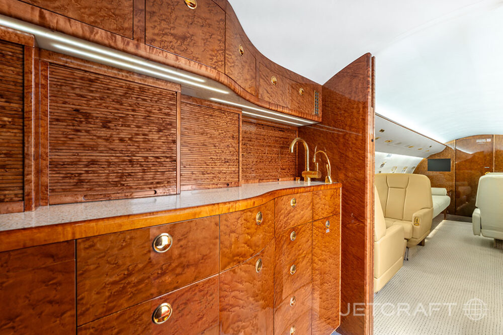 2005 Bombardier Challenger 604 S/N 5612