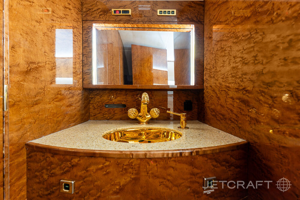 2005 Bombardier Challenger 604 S/N 5612