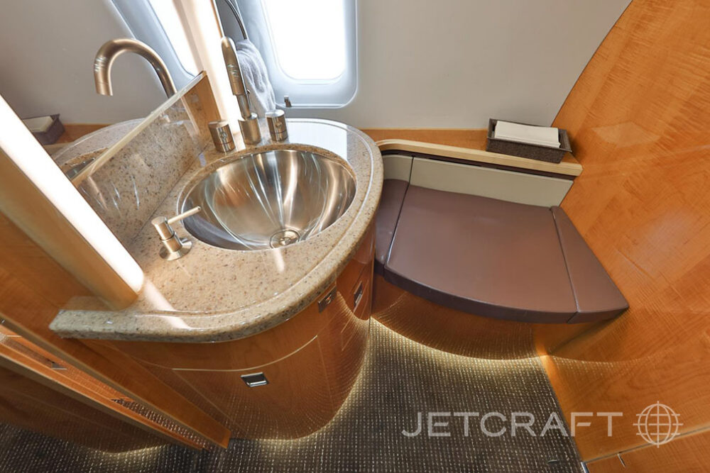 2011 Bombardier Challenger 605 S/N 5870