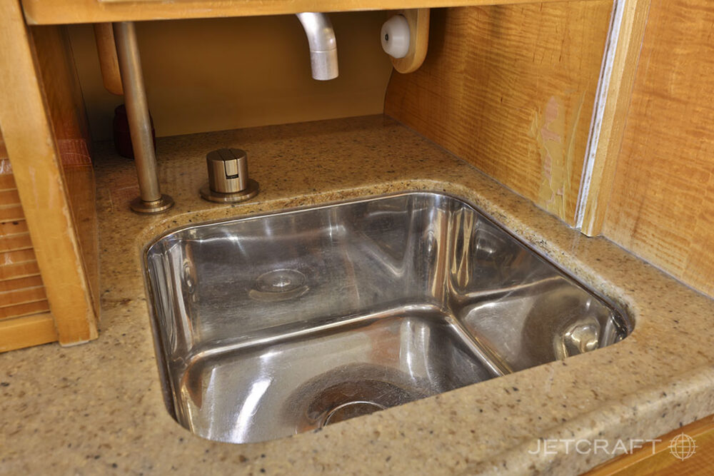 2011 Bombardier Challenger 605 S/N 5870