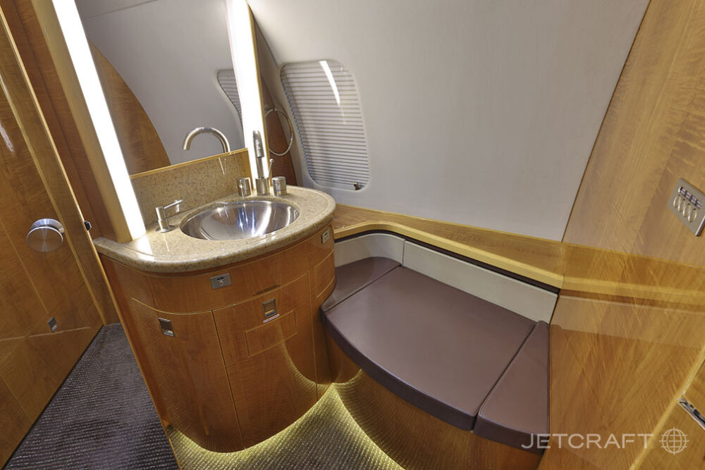 2011 Bombardier Challenger 605 S/N 5870