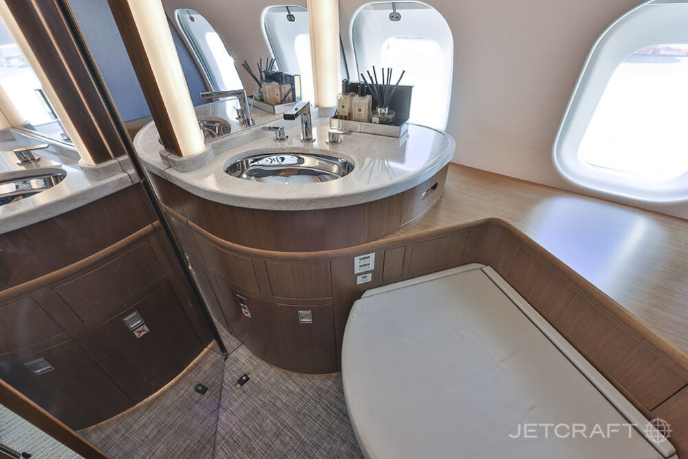 2019 Bombardier Global 6000 S/N 9864