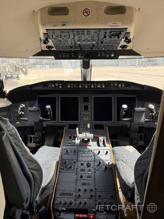 2010 Bombardier Challenger 605 S/N 5821