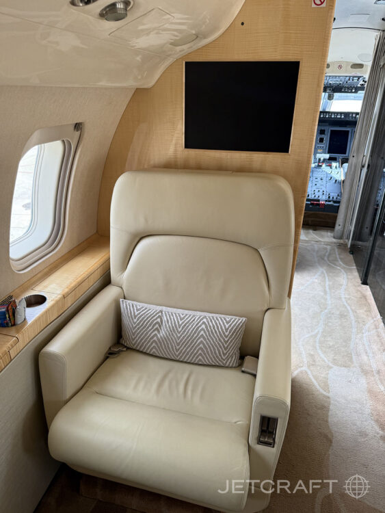 2010 Bombardier Challenger 605 S/N 5821