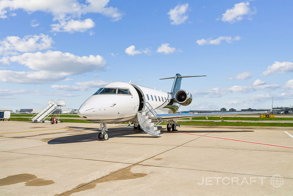 2011 Bombardier Challenger 605 S/N 5833