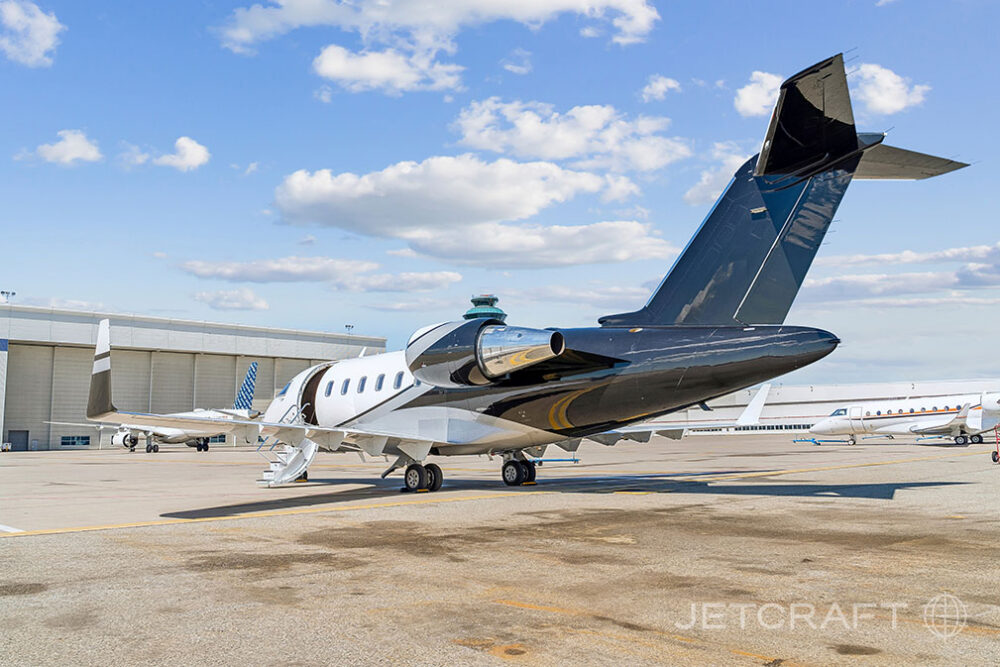 2011 Bombardier Challenger 605 S/N 5833