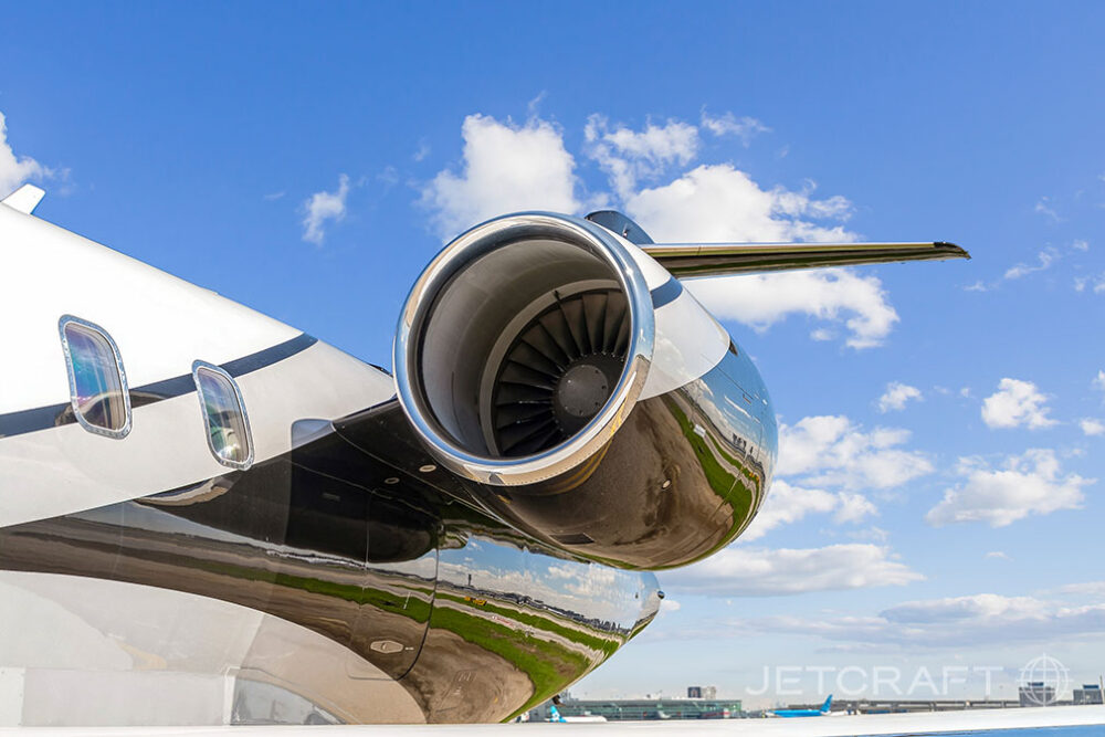 2011 Bombardier Challenger 605 S/N 5833