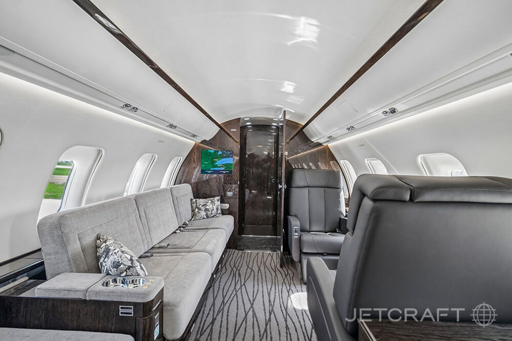 2011 Bombardier Challenger 605 S/N 5833