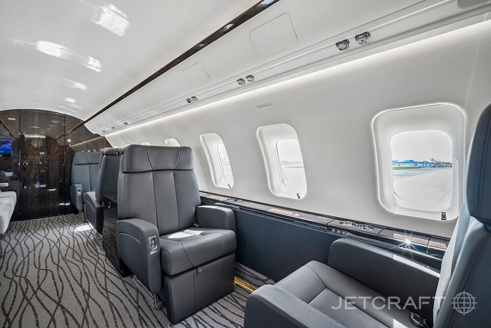 2011 Bombardier Challenger 605 S/N 5833