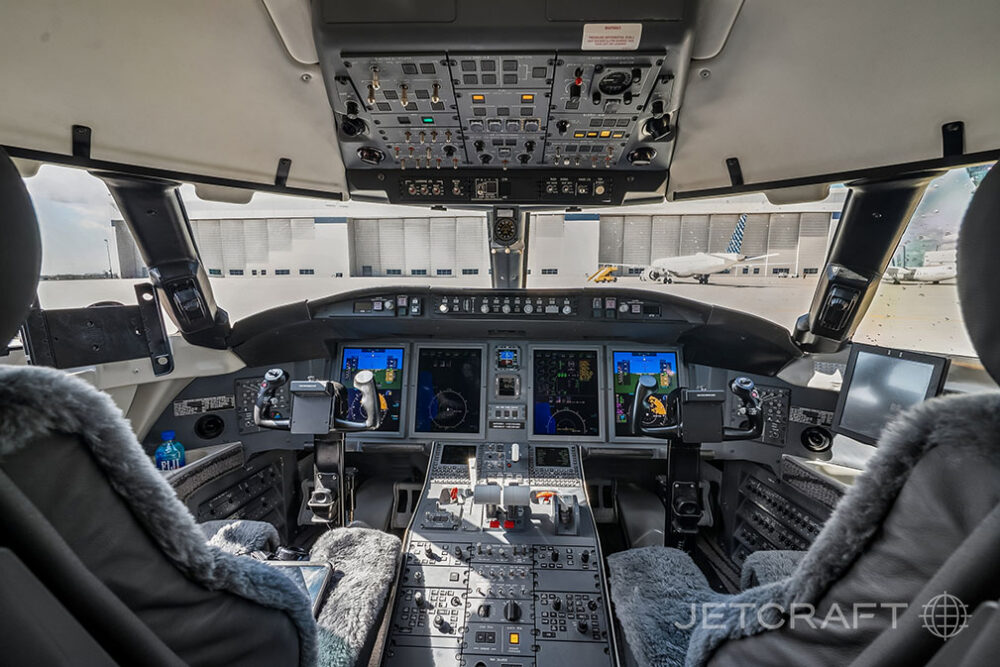 2011 Bombardier Challenger 605 S/N 5833